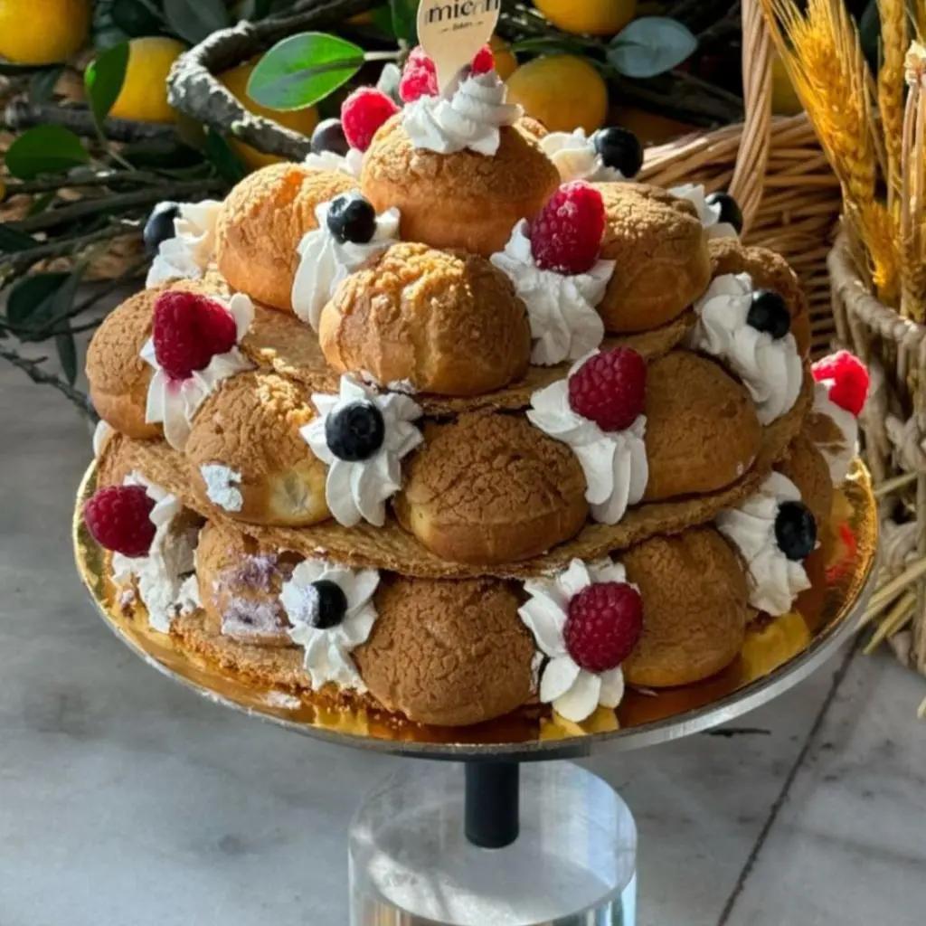 Pyramid-shaped Eclair